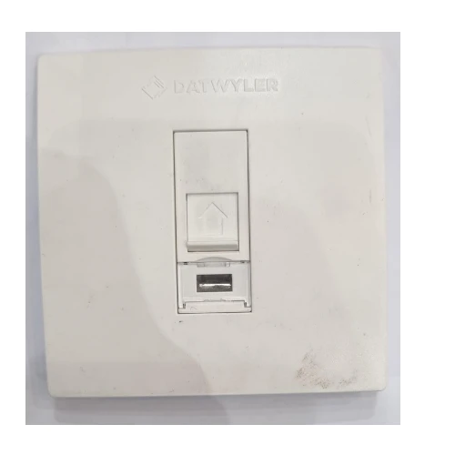 لوحة وجه مسطحة داتويلر RJ-45 منفذ واحد، فارغة، لون أبيض